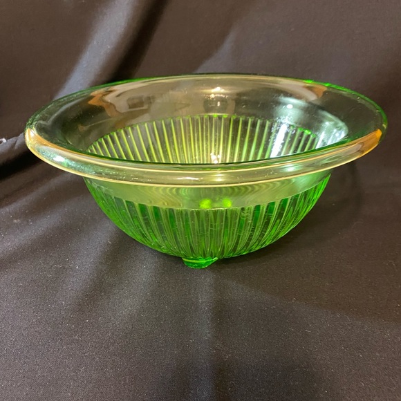 Uranium Depression Vintage Bowl - Picture 1 of 6